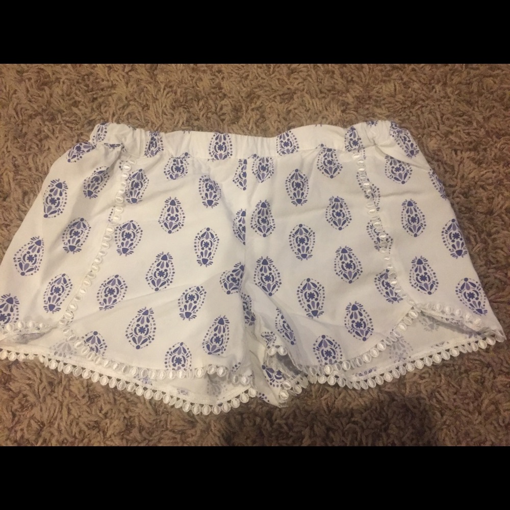 Crazy 8 linen shorts